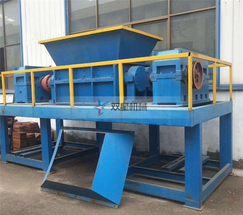 <a href='http://anenr.cn/ssxl/10.html' target='_blank'><span>金屬撕碎機(jī)</span></a>生產(chǎn)現(xiàn)場(chǎng)