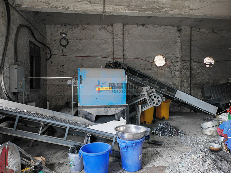 <a href='http://anenr.cn/ptsb/1033.html' target='_blank'><span>渦電流分選機</span></a><a href='http://anenr.cn/psxl/1278.html' target='_blank'><span>斷橋鋁破碎</span></a>機設(shè)備客戶客戶實拍