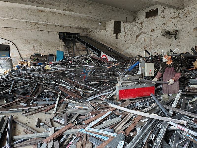 渦電流分選機斷橋鋁破碎機設(shè)備客戶客戶實拍