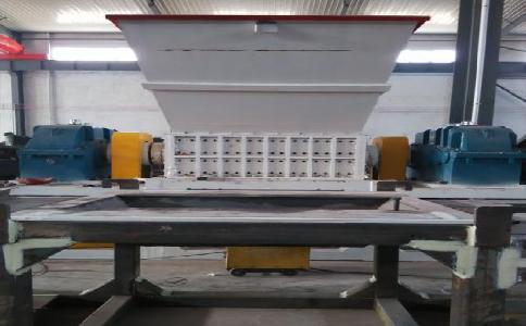 哪些因素決定著<a href='http://anenr.cn/ssxl/10.html' target='_blank'><span>金屬撕碎機</span></a>的價格