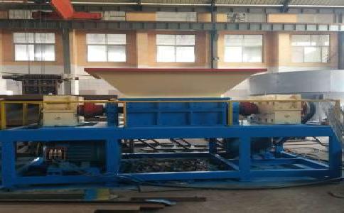 打開(kāi)大型<a href='http://anenr.cn/ssxl/10.html' target='_blank'><span>金屬撕碎機(jī)</span></a>時(shí)應(yīng)注意些什么